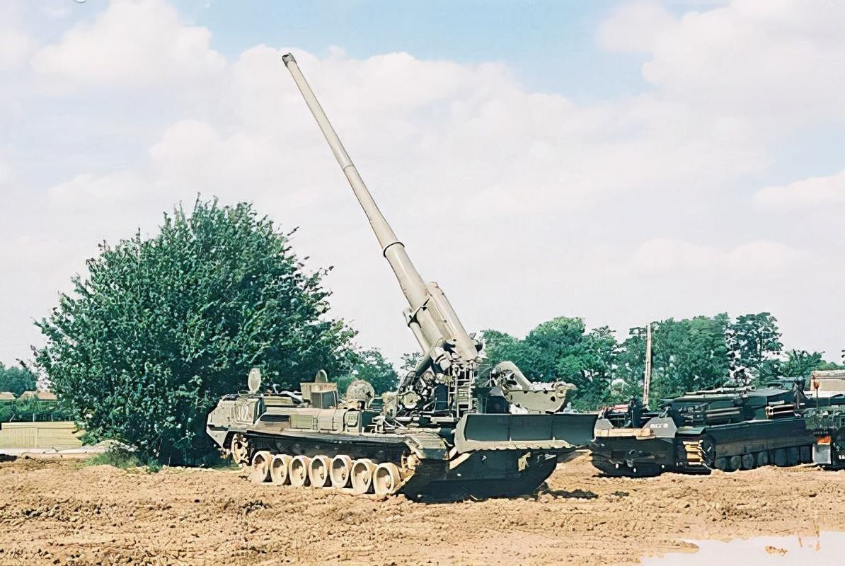 Ngoại trừ vũ khí hạt nhân, Quân đội Nga đã thử nghiệm tất cả các loại vũ khí thông thường tiên tiến trong tương lai như máy bay chiến đấu tàng hình Su-57, tên lửa phòng không hạng nặng cho đến tên lửa bắn đạn nhiệt áp năng lượng cao, đạn pháo dẫn đường chính xác và hệ thống tác chiến điện tử tiên tiến.