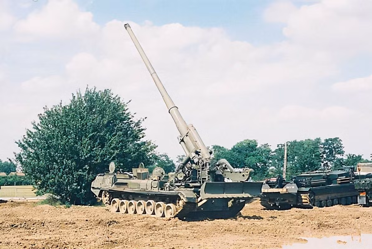 Ngoại trừ vũ khí hạt nhân, Quân đội Nga đã thử nghiệm tất cả các loại vũ khí thông thường tiên tiến trong tương lai như máy bay chiến đấu tàng hình Su-57, tên lửa phòng không hạng nặng cho đến tên lửa bắn đạn nhiệt áp năng lượng cao, đạn pháo dẫn đường chính xác và hệ thống tác chiến điện tử tiên tiến.