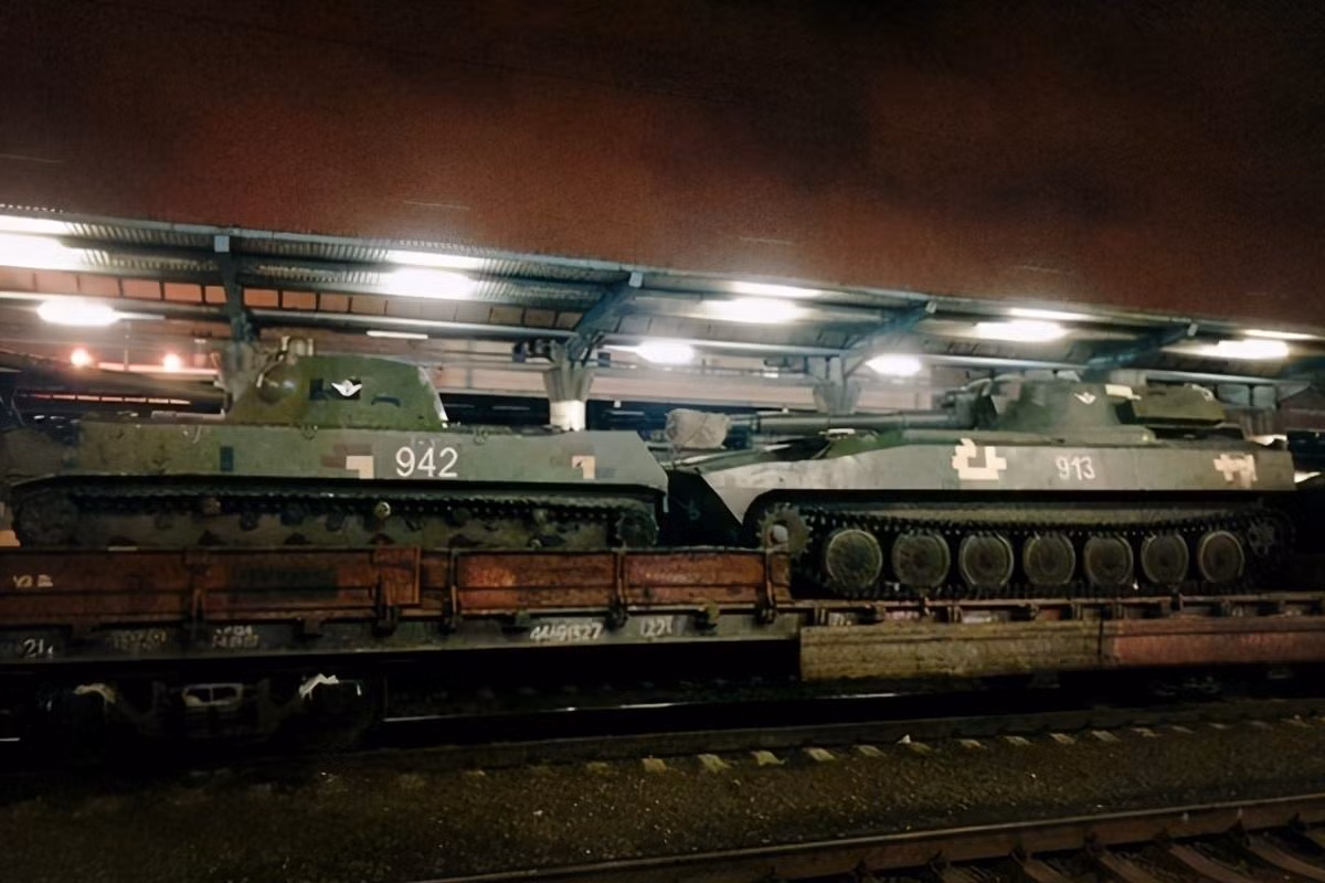 Các loại vũ khí hạng nặng và nhân lực của Quân đội Ukraine, bị Quân đội Nga phá hủy và tiêu diệt, chủ yếu dựa vào hỏa lực lục quân. Quân đội Nga có thể đạt được những chiến thắng rõ ràng ở khu vực Donbass vì có nhiều tuyến đường sắt giữa Donbass và Izyum, có thể đi thẳng đến Nga.