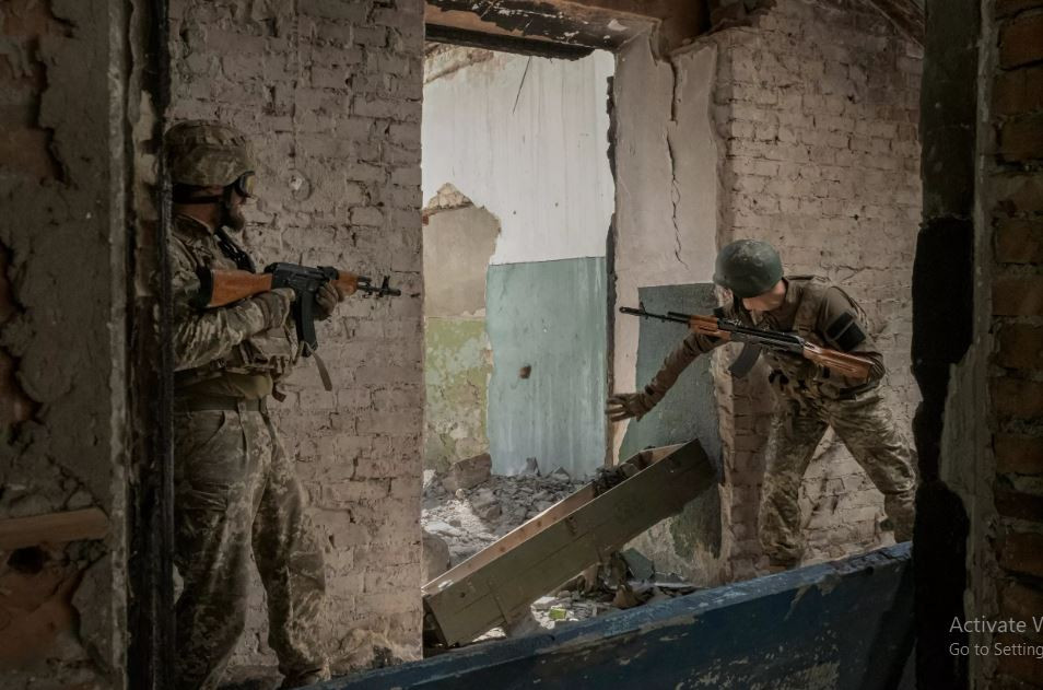 Dự kiến, Cụm quân phía Nam của Nga sẽ áp dụng chiến thuật bao vây từ cả hai bên cánh và đột phá vào chính giữa, thực hiện chiến thắng cục bộ, để đẩy Ukraine đến thất bại chiến lược. Tiếp tục thay đổi cục diện ở mặt trận Donetsk.