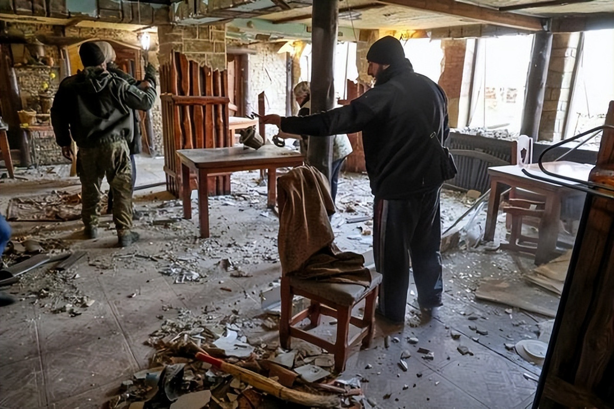 Pháo đài này nằm sâu hơn 20 mét dưới lòng đất và được kết nối với bên ngoài bằng các đường hầm ngầm. Đây là nút thắt quan trọng của mặt trận và là chướng ngại vật quan trọng của Quân đội Ukraine, nhằm cản chân quân Nga tiến về phía bắc.