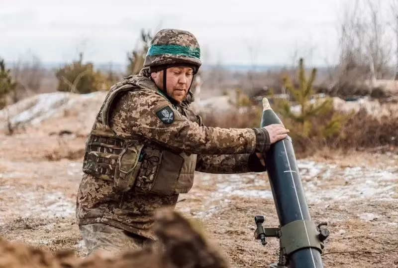 Hiện tại những thông tin về tình hình chiến sự ở khu vực biên giới Kursk-Sumy có phần mâu thuẫn, nguyên nhân là do tình hình thay đổi rất nhanh. Nhưng có thể khẳng định, RFAF đang tiếp tục tập trung lực lượng, không chỉ đánh bật số quân Ukraine ít ỏi về bên kia biên giới, mà còn sử dụng đầu cầu này, để tấn công tổng lực sang lãnh thổ Ukraine.