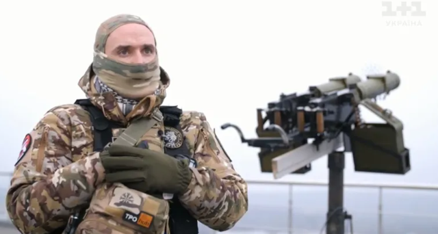 Với những “phụ kiện” như phần mềm, máy tính bảng và thậm chí là cả kính ngắm ảnh nhiệt do phương Tây chế tạo; đặc biệt là lắp trên xe cơ giới, nên những khẩu súng máy Maxim đã phát huy tác dụng tốt trong các đội phòng không cơ động. Đó cũng là sự sáng tạo hay của dân quân Ukraine.