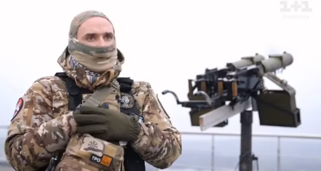 Với những “phụ kiện” như phần mềm, máy tính bảng và thậm chí là cả kính ngắm ảnh nhiệt do phương Tây chế tạo; đặc biệt là lắp trên xe cơ giới, nên những khẩu súng máy Maxim đã phát huy tác dụng tốt trong các đội phòng không cơ động. Đó cũng là sự sáng tạo hay của dân quân Ukraine.