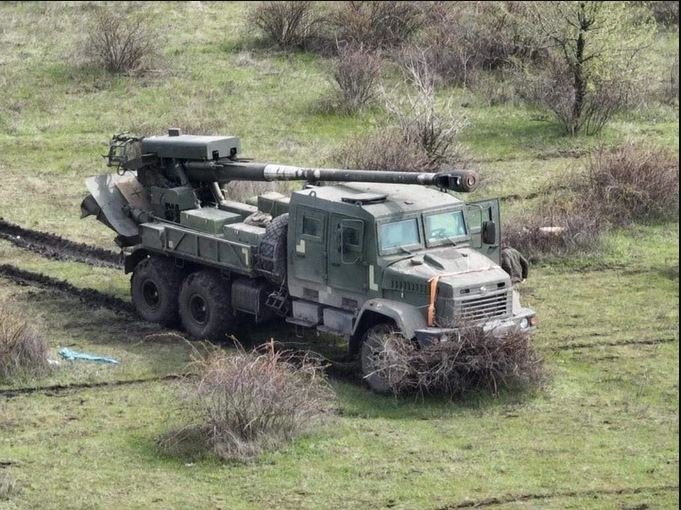 Ngoài ra, Tổng thống Ukraine cũng kêu gọi các nước phương Tây mua càng nhiều sản phẩm quân sự từ các công ty Ukraine càng tốt và sau đó cung cấp “ngược lại” những sản phẩm này cho Lực lượng Vũ trang Ukraine.