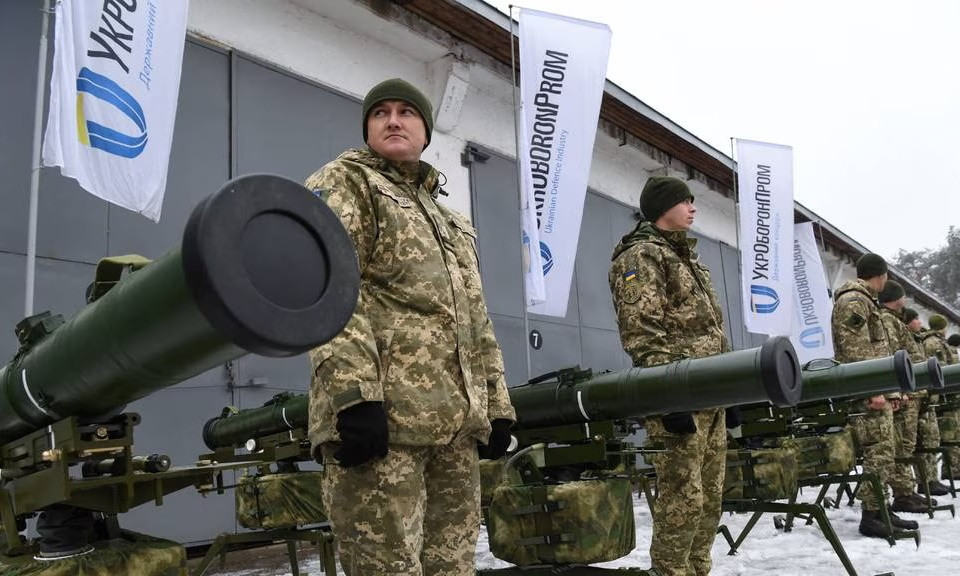 Ở Dnipropetrovsk còn có các nhà máy sửa chữa vũ khí và các công ty sản xuất vũ khí mới cũng tập trung ở khu vực này. Việc tấn công các tuyến đường sắt ở đây, có thể chặn hoặc làm gián đoạn hoạt động hậu cần của Quân đội Ukraine.