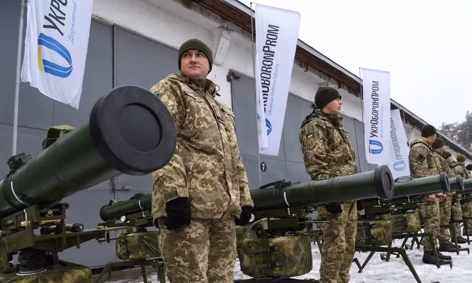 Ở Dnipropetrovsk còn có các nhà máy sửa chữa vũ khí và các công ty sản xuất vũ khí mới cũng tập trung ở khu vực này. Việc tấn công các tuyến đường sắt ở đây, có thể chặn hoặc làm gián đoạn hoạt động hậu cần của Quân đội Ukraine.