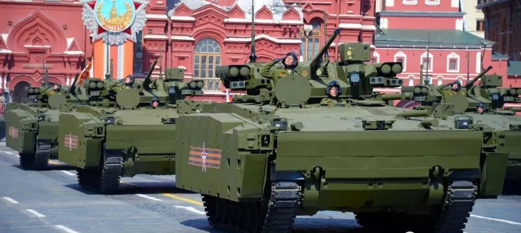 Các vũ khí mới của Nga được hỗ trợ, không thể tạo thành sức mạnh chiến đấu theo nhóm; tính cơ động cũng bị thiết bị cũ kéo xuống và hiệu suất của một vài phương tiện đơn lẻ không thể tạo tính đột biến.