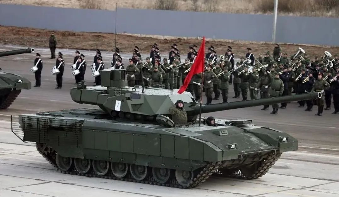 Cùng với đó là tỷ lệ trang bị công nghệ mới của lực lượng tăng thiết giáp Nga không cao, nhất là những loại mới được phát triển sau năm 2010 như xe tăng T-14, xe chiến đấu bộ binh hạng nặng T-15, xe trinh sát bọc thép Kurgan-25 và xe vận chuyển bọc thép. 