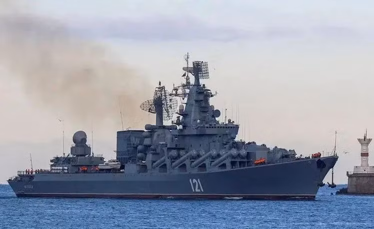 Hải quân Nga cũng xuất hiện trong cuộc xung đột này, nhưng vì đường bờ biển của Nga dài và không liên tục, Hải quân Nga chỉ có thể dựa vào Hạm đội Biển Đen để chiến đấu tại Ukraine. 