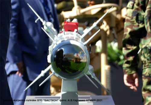 Hiện tên lửa Izdeliye 305E đã được sử dụng trên trực thăng tấn công Mi-28NM và Ka-52M, phiên bản mới cũng có thể được lắp đặt trên Su-25SM, phiên bản cường kích nâng cấp và là chiến đấu cơ tấn công yểm trợ hỏa lực mặt đất chủ yếu, của Lực lượng Hàng không Vũ trụ Nga (VKS).