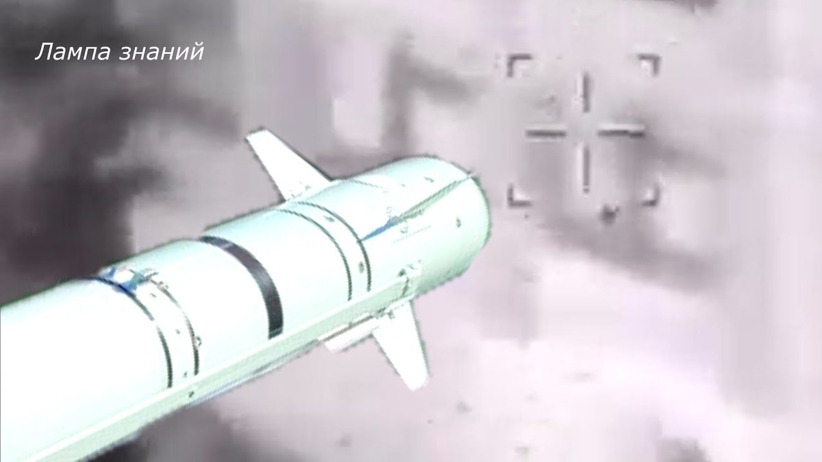 “Tên lửa Izdeliye 305E có thể được đưa vào trang bị cho các trực thăng chiến đấu xuất khẩu như Ka-52M và Mi-28NM. Ông Sergey Mikhailov, Phó Giám đốc điều hành của KBM cho biết, Izdeliye 305E sẽ tăng cường hỏa lực chính xác để chống lại tất cả các loại mục tiêu trên chiến trường.