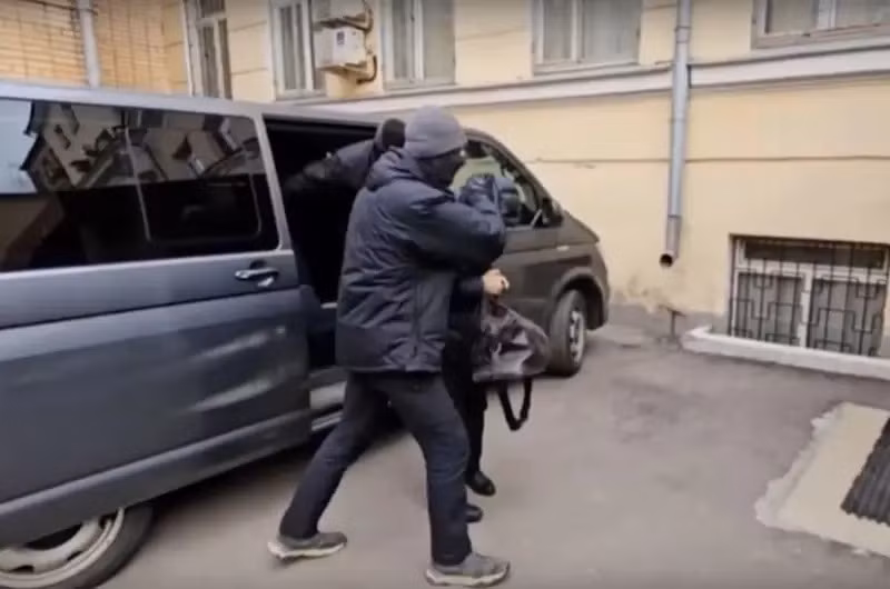 Do vậy RFAF đã dễ dàng thực hiện chiến thuật “tát nước - bắt cá”, khi bóc gỡ những điệp viên ẩn náu của AFU, nhờ sự giúp đỡ của người dân địa phương; khi những người dân này là những người tích cực “chỉ điểm” cho cơ quan an ninh Nga FSB, bắt giữ những người tình nghi.