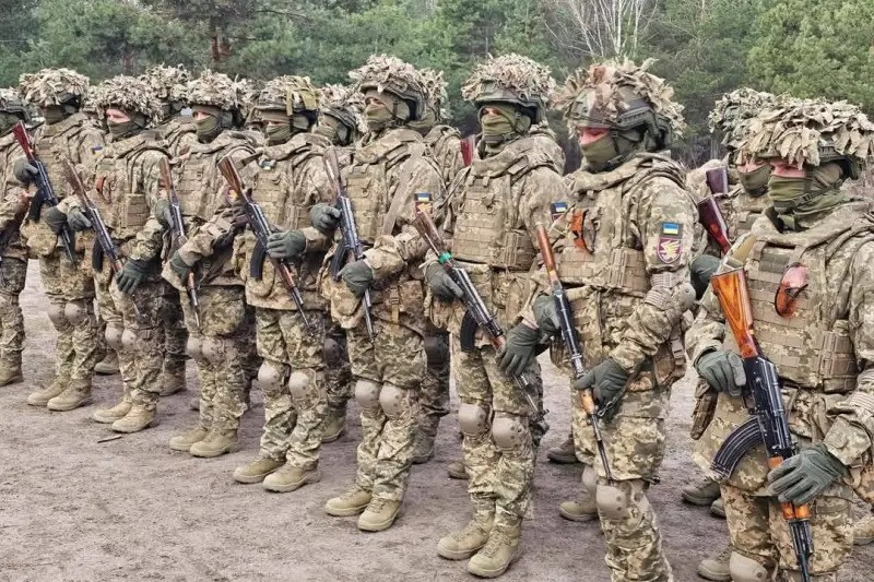 Trang Rybar của Nga đưa tin, lệnh rút lui của cấp trên, nhiều khi không đến được tới một số đơn vị Ukraine bị bao vây. Hiện nay Bộ Tổng tham mưu AFU vẫn đang cố gắng chuyển quân dự bị vào khu vực Kursk mà AFU còn kiểm soát, để duy trì đầu cầu trên lãnh thổ Nga, vốn đang ngày càng thu hẹp. Tuy nhiên không phải ai cũng đến được đó.