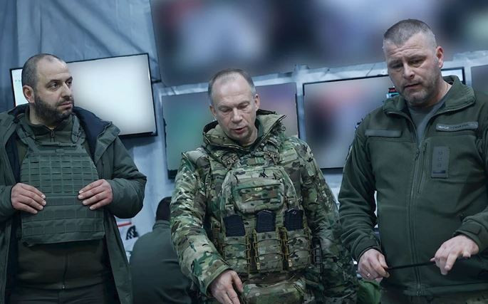 Chính sau đó, Tướng Syrsky đã tổng chỉ huy đợt phản công bất ngờ, đẩy lui quân Nga khỏi Kharkov. Tuy nhiên, lần này quân Nga đã chuẩn bị đầy đủ và quay trở lại; liệu Tướng Syrsky có thể tái lập được thành tích như đợt phản công mùa thu năm 2022?