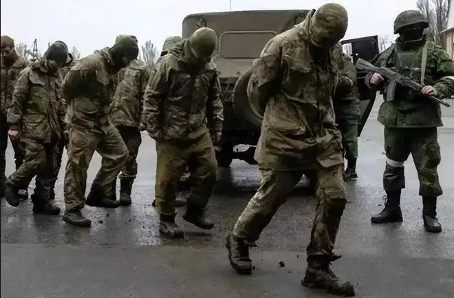 Sau khi bị bắt, những sĩ quan tham mưu này của Quân đội Ukraine đã khai báo cho Quân đội Nga tất cả những thông tin mà họ biết về việc quân Ukraine triển khai trên hướng Kharkov; nên cuộc tấn công của Nga càng không thể ngăn cản.