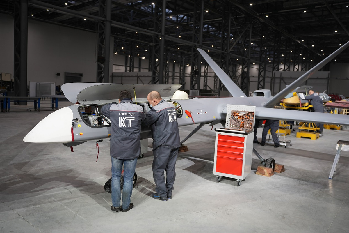 Hiện tại Công ty Kronstadt có một nhà máy sản xuất lớn ở Dubna, phía bắc thủ đô Moscow. Công nhân của Kronstadt đã bắt đầu sản xuất ba ca ngày và đêm; đồng thời liên tục tuyển dụng lao động.