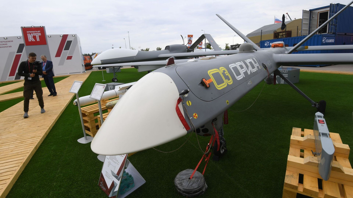 Còn hiện tại, UAV Orion đã thể thể hiện được sức mạnh của mình; tuy nhiên khi tấn công các mục tiêu mặt đất, UAV Orion phải hạ độ cao để phóng tên lửa không đối đất; tuy nhiên các tên lửa phòng không vác vai của Ukraine, vẫn không thể với được tới trần bay của UAV Orion. 