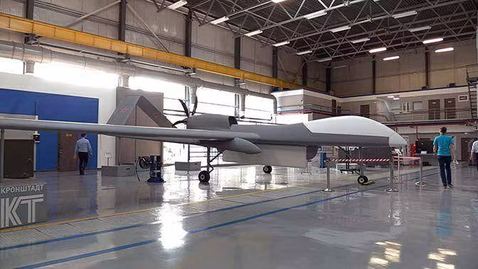 Công ty Kronstadt trước đây được gọi là "Nhà máy sản xuất máy móc Dubna”, được đặt theo tên của Anh hùng Quân đội Liên Xô NP Fedorov, được thành lập vào đầu năm 1939 và là cơ sở thiết kế chính tên lửa chiến thuật của Liên Xô trong nhiều thập kỷ.