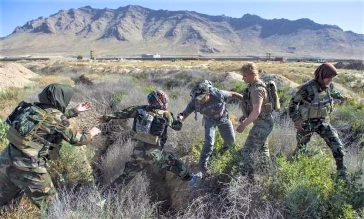 Một số phương tiện truyền thông nước ngoài phỏng đoán rằng, hiện số lượng cựu thành viên lực lượng đặc biệt của Quân đội Quốc gia Afghanistan, nếu được tuyển dụng để chiến đấu ở Ukraine, quân số có thể vượt quá 10.000 người hoặc hơn. 
