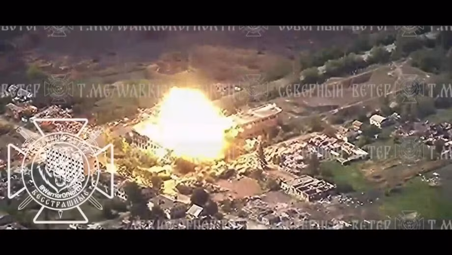 Các binh sĩ Ukraine chiến đấu tại khu vực Kurakhove cho biết, họ đang phải chịu áp lực chưa từng có. Pháo binh Nga liên tục bắn phá vào các vị trí phòng thủ của họ, tiếng đạn pháo có thể nghe thấy từ sáng sớm đến tận đêm khuya. Một số binh sĩ Ukraine trốn thoát mô tả rằng, việc ở lại trong chiến hào giống như trải qua "địa ngục thực sự" và có thể bị đạn pháo giết chết bất cứ lúc nào. 