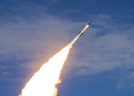 Trung Quốc đã thử nghiệm thành công loại tên lửa này đối với các mục tiêu di chuyển nhanh hơn Mach 8 ở tầm bắn 250 km, tốc độ mà tên lửa phóng từ trên không của Israel không sánh kịp và ít tên lửa phóng từ trên không nào khác trên toàn thế giới vượt qua.