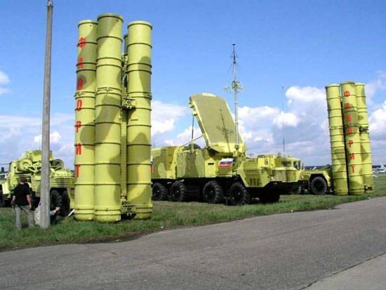 S-300PMU-2, được đưa vào biên chế chiến đấu vào năm 2004, hệ thống này cung cấp khả năng phòng không nhiều lớp, với nhiều loại tên lửa khác nhau từ tầm xa, tầm trung và tầm ngắn; hệ thống được bố trí trên các xe bánh hơi, có tính cơ động cao, để tăng khả năng sống sót.