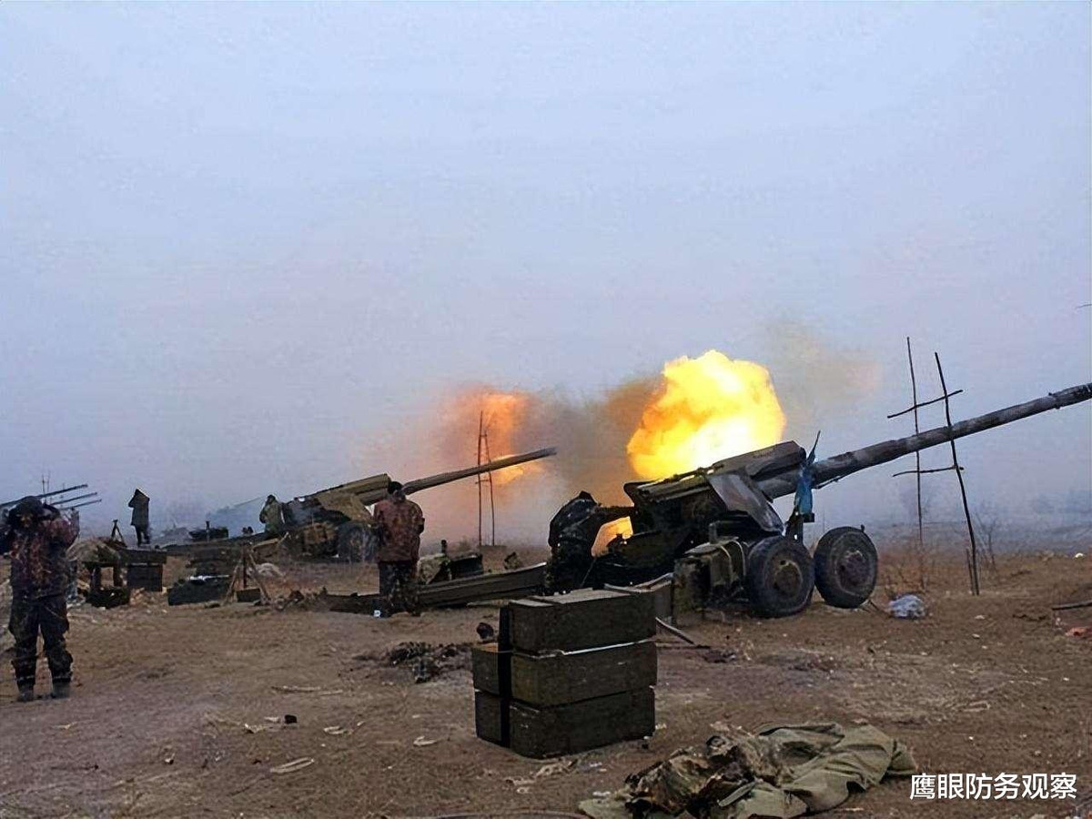 Trên chiến trường Donbass, các trận địa pháo của Nga và Ukraine đều là các trận địa bắn gián tiếp, thường trận địa đặt pháo cách mục tiêu từ vài km đến vài chục km, nên pháo thủ hầu như không thể dùng mắt để ngắm bắn trực tiếp các mục tiêu của đối phương.