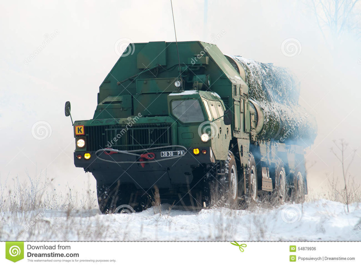 Đại diện của Lực lượng dân quân của nước cộng hòa tự xưng Donetsk (DPR), ông Eduard Basurin cho biết, các đơn vị Ukraine đã bắt đầu đưa các hệ thống phòng không S-300 Favorit của họ tới Donbass.