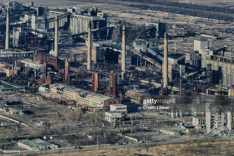 Đây thực sự không phải là vấn đề đơn giản, trong trận đánh tại nhà máy luyện cốc Avdiivka vào hồi đầu năm nay, Lữ đoàn xung kích Azov số 3 nổi tiếng đã lao vào tiếp viện cho quân Ukraine bị kẹt trong thành phố. Kết quả là những quả bom của Nga đã nhằm vào những người tinh nhuệ này, khiến họ sợ hãi đến mức rút về trú ẩn trong nhà máy luyện cốc, mà không dám nhìn lại.