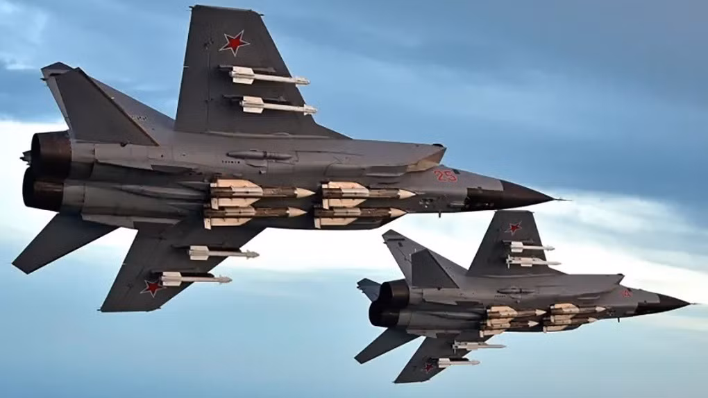 Máy bay đánh chặn MiG-31BM của Không quân Nga bay gần biên giới Nga-Ukraine về cơ bản có thể đe dọa toàn bộ không phận Ukraine bằng tên lửa R-37M của họ. Viện RUSI (Anh) nhận định: "Tầm bắn xa của R-37M, kết hợp với hiệu suất rất cao và độ cao hoạt động của MiG-31BM cho phép nó đe dọa đáng kể các máy bay Ukraine".