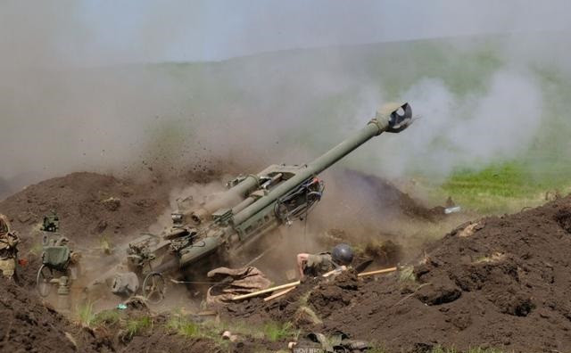 Thậm chí Quân đội Ukraine không cần máy bay không người lái, họ có thể quan sát mọi hành động của quân đội Nga chỉ bằng ống nhòm. Quân Ukraine đã lợi dụng điều này và tiếp tục tiến hành các cuộc tấn công hỏa lực tầm xa vào các vị trí và lực lượng phòng ngự Nga. Ảnh: Pinterest. 