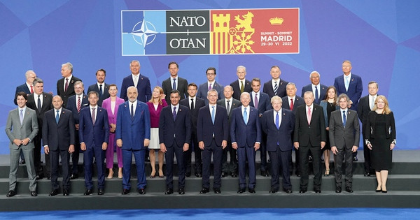 Đánh giá từ Hội nghị thượng đỉnh NATO vừa qua, sự hỗ trợ của NATO dành cho Ukraine dường như ngày càng trở nên vững chắc. Không chỉ có tiếng nói cho phép Ukraine sử dụng tên lửa do Mỹ sản xuất để tấn công lục địa Nga, mà còn thường xuyên lên tiếng ủng hộ điều đó; thậm chí “còn không cho phép Ukraine thất bại”.