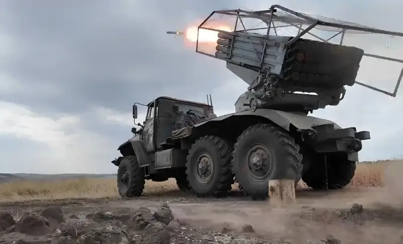 Hiện 70.000 Nga đang tập trung ở khu vực Kursk và sắp tràn vào vùng Sumy như “thủy triều”, Viện Nghiên cứu chiến tranh Mỹ (ISW) cho rằng, chiến dịch ở Kursk của Ukraine, thực chất lại có lợi cho Nga. Cuộc tấn công của Kiev vào Kursk, bề ngoài có vẻ là "vây Ngụy cứu Triệu", nhưng thực chất là đang trao cơ hội cho Nga.