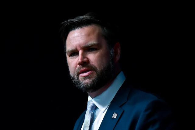 Trong khi AFU ở tuyến đầu, đang tuyệt vọng chống trả cuộc tấn công toàn diện của RFAF trên chiến tuyến dài hơn 1.500 km, họ nhận được tin tức rất đáng buồn từ phía sau; vào ngày 28/4, Phó Tổng thống Mỹ Vance tuyên bố công khai rằng, việc tiếp tục xung đột ở Ukraine sẽ dẫn đến sự sụp đổ của xã hội các nước tham chiến.