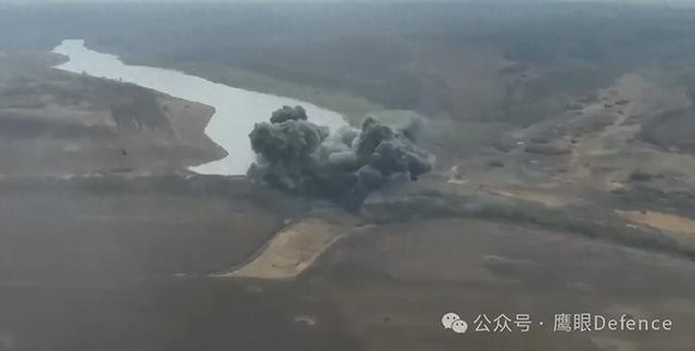 Hiện tại, nguyên nhân cụ thể gây ra vụ vỡ đập vẫn chưa được xác định rõ ràng. Bộ Tình trạng Khẩn cấp của Nga tuyên bố đây là "vụ vỡ đập tự nhiên", nhưng cơ quan tình báo Ukraine lại cho biết đây là hoạt động nổ mìn do lực lượng công binh của RFAF thực hiện, và hình ảnh vệ tinh đã cho thấy dấu vết nổ mìn trên đập.