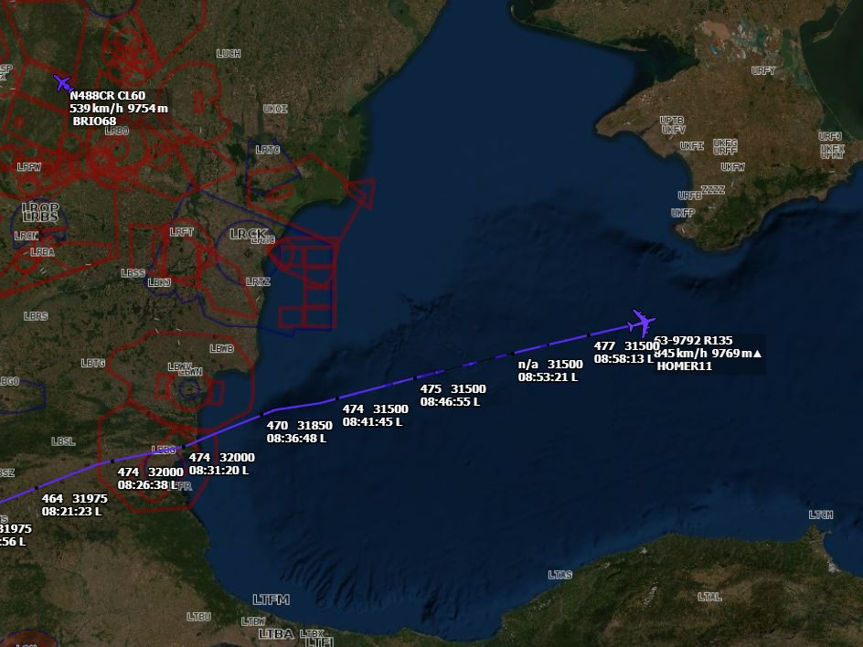 Chiếc máy bay trinh sát RC-135 của Mỹ tiến về bán đảo Crimea, tiếp tục thực hiện hành động khiêu khích nguy hiểm, bất chấp các cuộc đàm phán giữa Nga, Mỹ và NATO về các vấn đề an ninh đã được lên kế hoạch vào tuần tới.