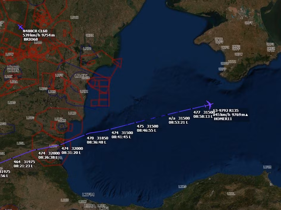 Chiếc máy bay trinh sát RC-135 của Mỹ tiến về bán đảo Crimea, tiếp tục thực hiện hành động khiêu khích nguy hiểm, bất chấp các cuộc đàm phán giữa Nga, Mỹ và NATO về các vấn đề an ninh đã được lên kế hoạch vào tuần tới.