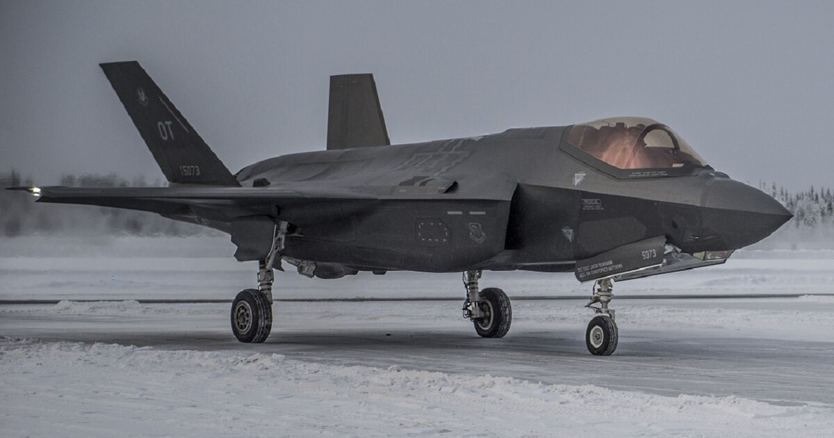Giám đốc Tài chính Kenneth Posen Reid của Lockheed Martin cảnh báo, giá của F-35 sẽ tăng do lạm phát và việc nâng cấp thêm các tính năng mới; nhất là các phiên bản F-35 Block-4 dùng màn hình độ phân giải cao hơn, máy tính mạnh hơn và hệ thống ngắm mục tiêu quang điện hiện đại hơn.