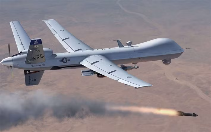 Ấn Độ cũng đang nỗ lực hết mình để hiện đại hóa hải quân và tăng cường hiện diện quân sự trên biển. Mặt khác, quân đội Pakistan và Trung Quốc, hai đối thủ “không đội trời chung” của Ấn Độ, không ngừng có được những vũ khí và trang bị mới nhất.