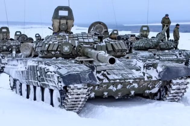 Nga buộc phải triển khai ba trung đoàn xe tăng gần biên giới với Ukraine, có thể tiến hành một cuộc tấn công thẳng vào thủ đô Kiev, trong trường hợp Ukraine cố gắng thực hiện hành động khiêu khích chống lại Nga, hoặc tấn công công dân Nga ở Donbass.