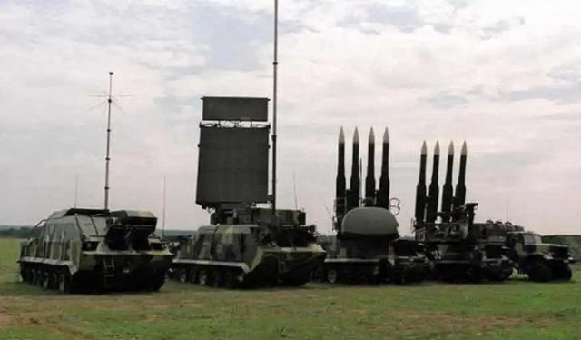 Khi đối mặt với một mục tiêu như vậy, hệ thống đánh chặn phòng không của quân đội Ukraine dường như vô dụng. Đây cũng là lý do chính khiến quân đội Ukraine không ngần ngại sử dụng cả tên lửa phòng không Buk-M1-2 đắt tiền, để đánh chặn UAV cảm tử Geran-2 lao tới, sau khi chịu tổn thất nặng nề.