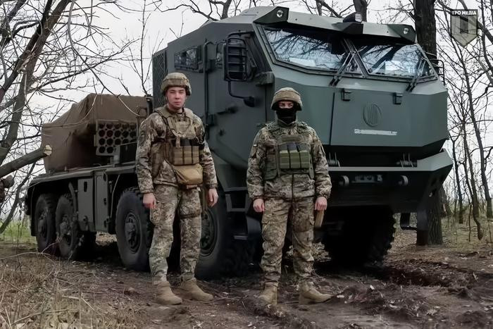 Trước đó vào ngày 22/1 trên kênh Telegram, chỉ huy Lữ đoàn bộ binh cơ giới 110 cho biết, họ đang thiếu nghiêm trọng lính bộ binh, mặc dù họ có đủ pháo binh và UAV. Chỉ huy Lữ đoàn 110 cho biết, tình hình ở Velyka Novosilka và khu vực xung quanh, khác với tình hình chiến đấu tại Avdiivka trước kia.