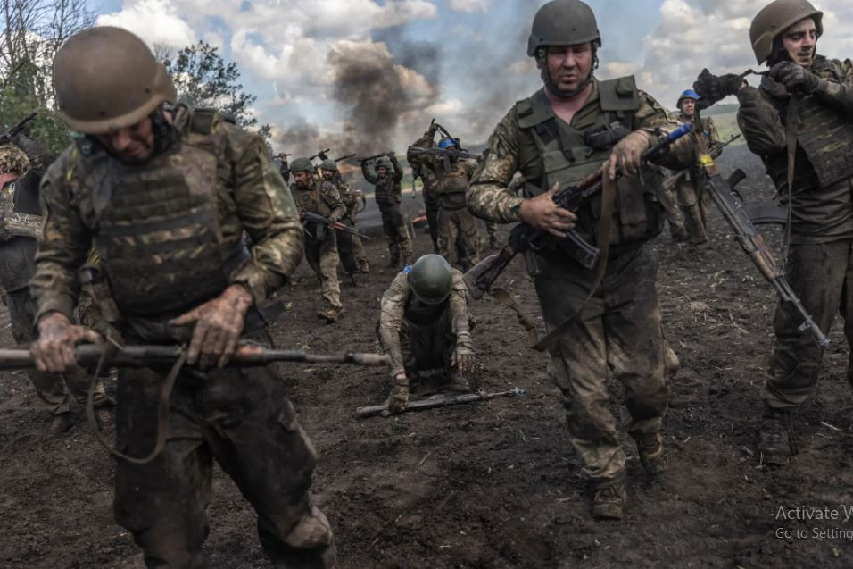 Tất nhiên, Tướng Sodol cũng có phong cách cá nhân riêng biệt. Ví dụ, ông là người thích đùa và là người chỉ huy luôn gắn với thực tế chiến đấu, lấy thực tiễn là thước đo kiểm nghiệm chân lý; nhưng ông không thích vũ khí hay chiến thuật của Liên Xô để lại và đòi thay thế tất cả.