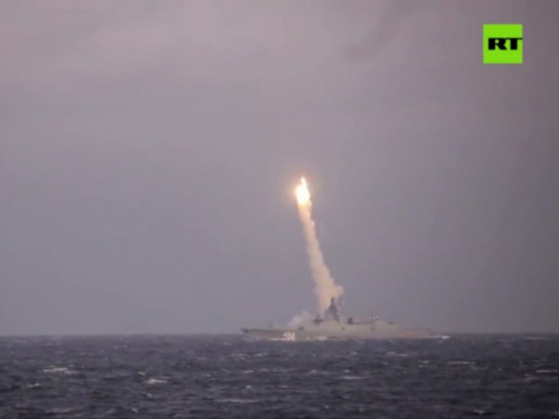 Theo ông Litovkin, Zircon ban đầu được phát triển như một vũ khí “phi đối xứng” với các nhóm tác chiến tàu sân bay, bao gồm tối đa mười thiết giáp hạm. “Nói một cách đơn giản, những tên lửa Zircon sẽ được trang bị đầu đạn mạnh nhất, sẽ mang lại cho Quân đội Nga khả năng răn đe mới”; Litovkin lưu ý.