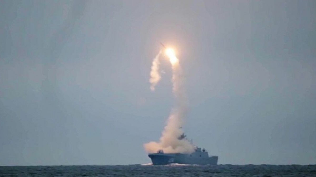 Tên lửa Zircon có thể bay tới mục tiêu với tốc độ 2,5 km/ giây (gấp 8 lần tốc độ âm thanh) và sẽ là một vũ khí mới, ngoài tầm đánh chặn của các hệ thống phòng không trong thập kỷ tới.