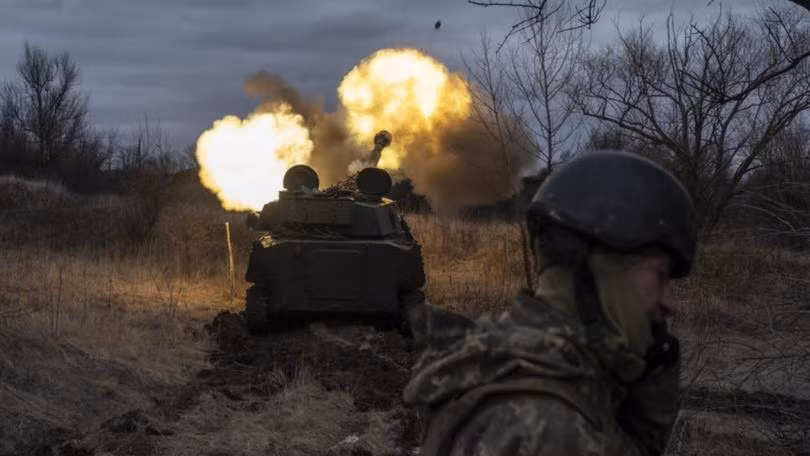 Để đối phó với chiến thuật trên của Quân đội Ukraine, quân Nga đã thực hiện các cuộc pháo kích cách nhau từ 20 đến 30 phút mỗi lần, bắn phá vào đội hình nhỏ của Quân đội Ukraine, khi đang cố gắng tấn công vào các chốt của quân Nga; họ không còn ồ ạt sử dụng hỏa lực pháo binh để tấn công, mà thực hiện các cuộc tấn công có chủ đích. 