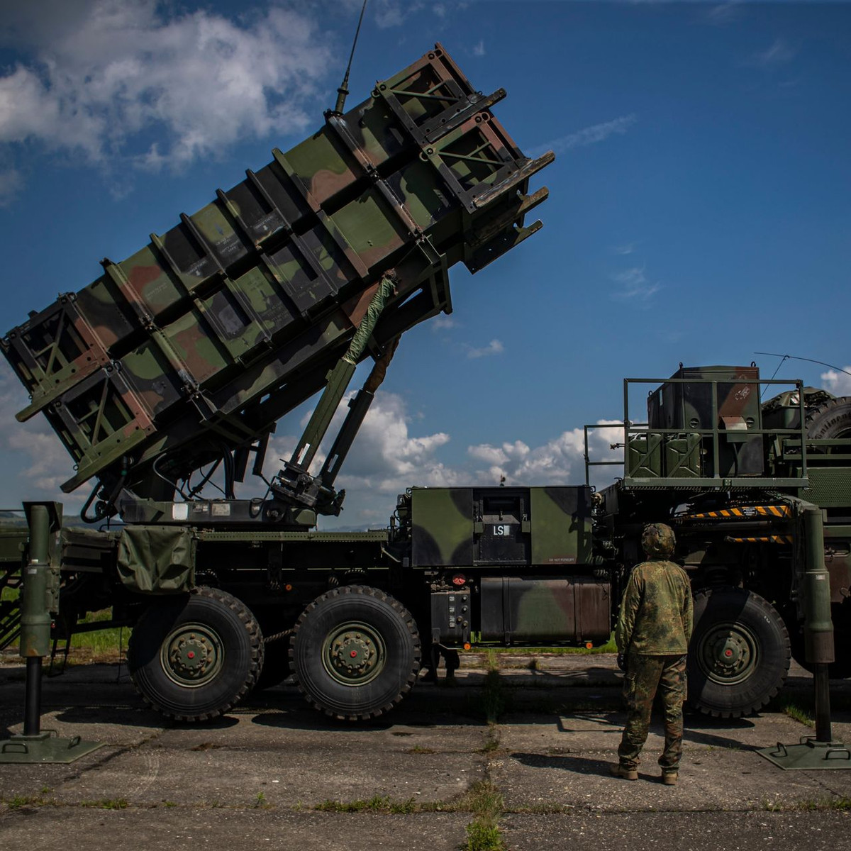 Thời gian đào tạo kíp trắc thủ của Patriot mất khoảng từ 13 đến 53 tuần tùy thuộc vào vị trí của từng người trong khẩu đội. Tất nhiên, nếu Patriot dự kiến sẽ đến Ukraine vào tháng 2, điều đó có thể có nghĩa là ngay bây giờ, tại thời điểm này, các binh sĩ Ukraine đang được huấn luyện chuyển loại với tên lửa Patriot, để có thể sử dụng loại vũ khí này. 