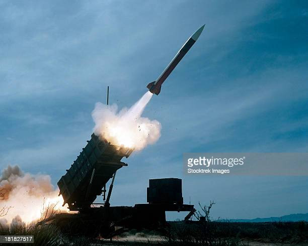 Không giống Ukraine, Nga có một ngành công nghiệp quốc phòng tương đối hoàn chỉnh và họ tiếp tục sản xuất đủ tên lửa để tấn công Ukraine. Vậy một câu hỏi đặt ra, là liệu Ukraine có phóng tên lửa Patriot trị giá 3-4 triệu USD, để đánh chặn một UAV tự sát trị giá 20.000 USD hay một tên lửa hành trình trị giá 100.000 USD của Nga và Mỹ có thể cung cấp cho Ukraine bao nhiêu tên lửa đắt tiền như vậy? 