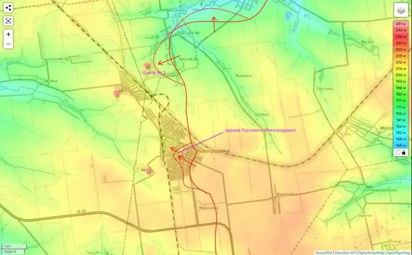 Thông tin cũng cho biết, Quân đội Nga cùng lúc đã đạt được những đột phá nhanh chóng trên ba hướng trên chiến tuyến Donbass, bao gồm Pokrovsk, nơi Quân đội Nga đã chiếm được một nửa thành phố Novogrodovka. Tại thành phố Toretsk, Quân đội Nga đang tiến về trung tâm thành phố.